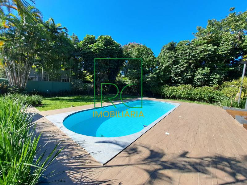 Casa de condomínio para alugar, no Condomínio Arouca em Rio de Janeiro, com 5 quartos, 900m²
