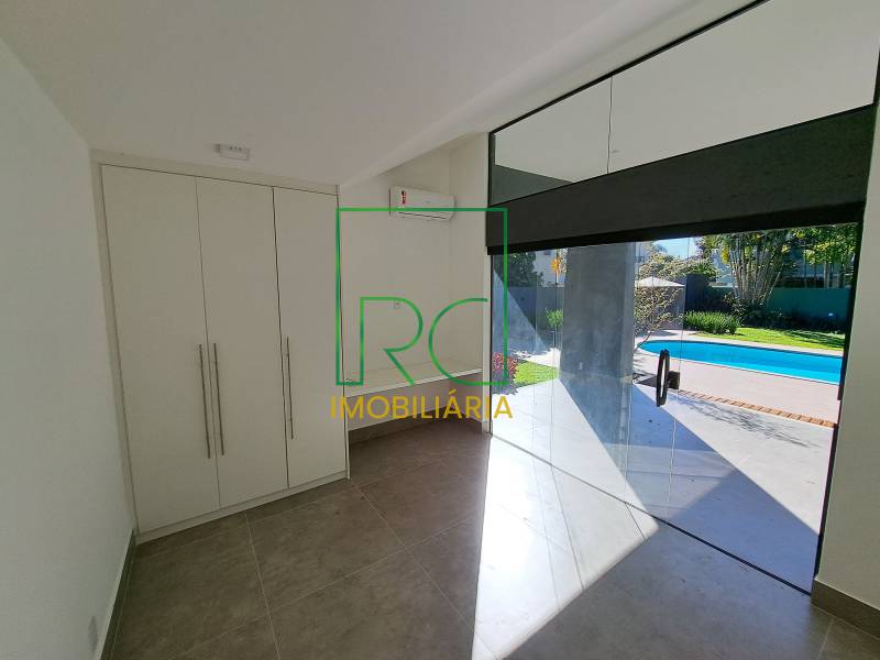 Casa de condomínio para alugar, no Condomínio Arouca em Rio de Janeiro, com 5 quartos, 900m²