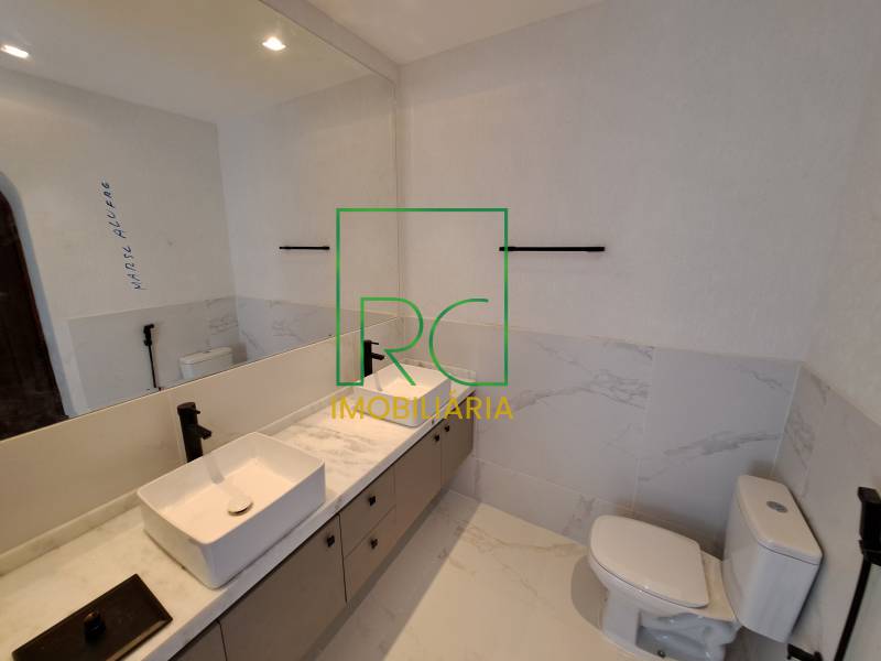 Casa de condomínio para alugar, no Condomínio Arouca em Rio de Janeiro, com 5 quartos, 900m²