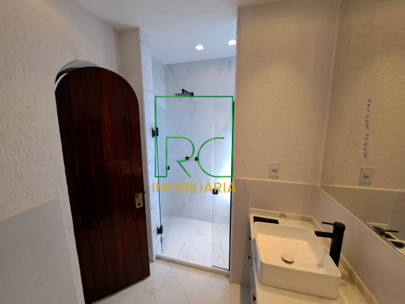 Casa de condomínio para alugar, no Condomínio Arouca em Rio de Janeiro, com 5 quartos, 900m²