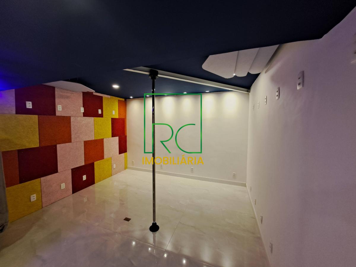 Casa de condomínio para alugar, no Condomínio Arouca em Rio de Janeiro, com 5 quartos, 900m²