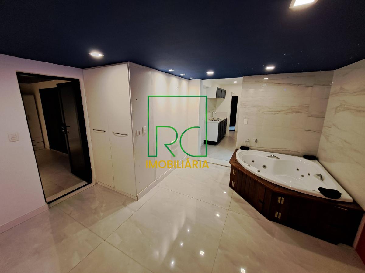 Casa de condomínio para alugar, no Condomínio Arouca em Rio de Janeiro, com 5 quartos, 900m²