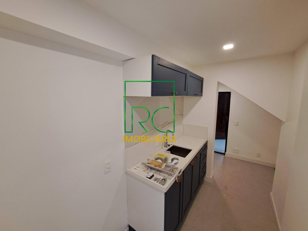Casa de condomínio para alugar, no Condomínio Arouca em Rio de Janeiro, com 5 quartos, 900m²