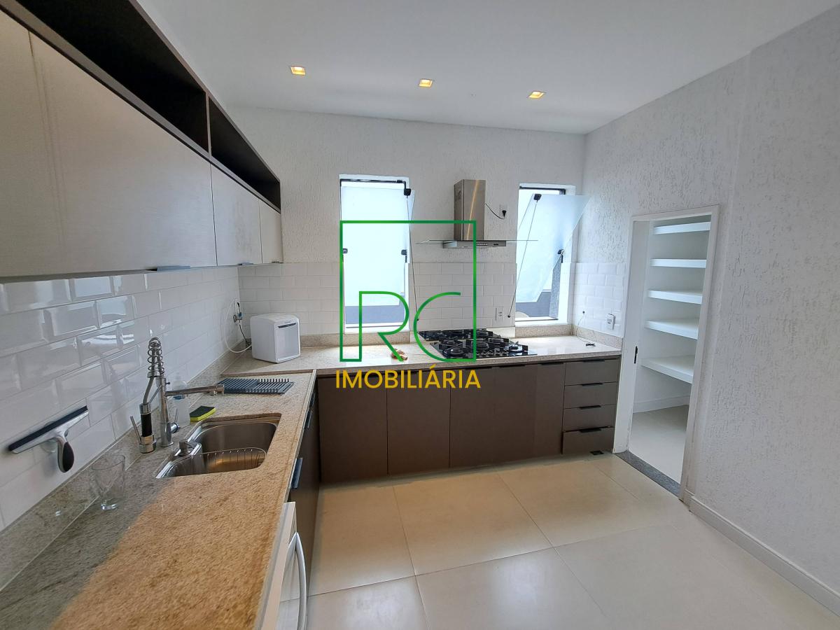 Casa de condomínio para alugar, no Condomínio Arouca em Rio de Janeiro, com 5 quartos, 900m²