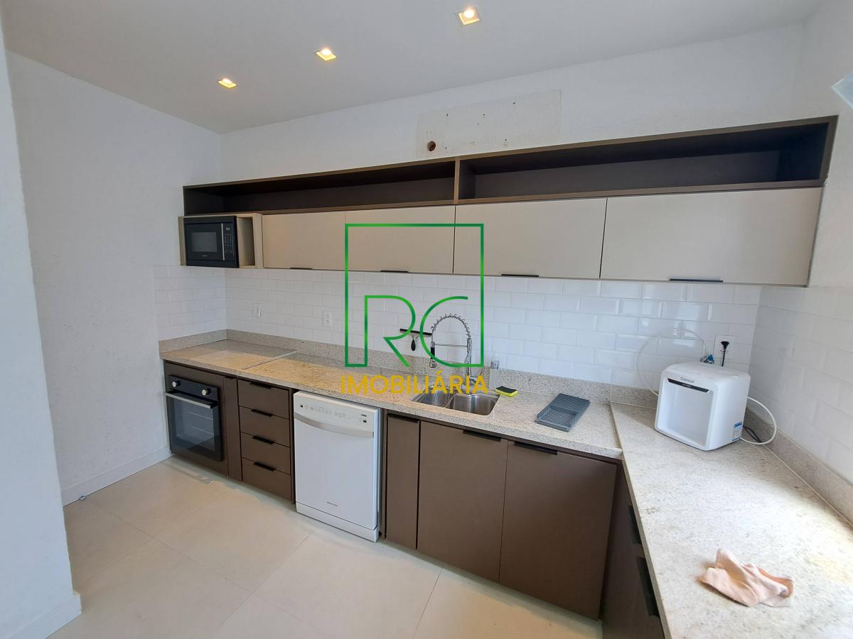 Casa de condomínio para alugar, no Condomínio Arouca em Rio de Janeiro, com 5 quartos, 900m²