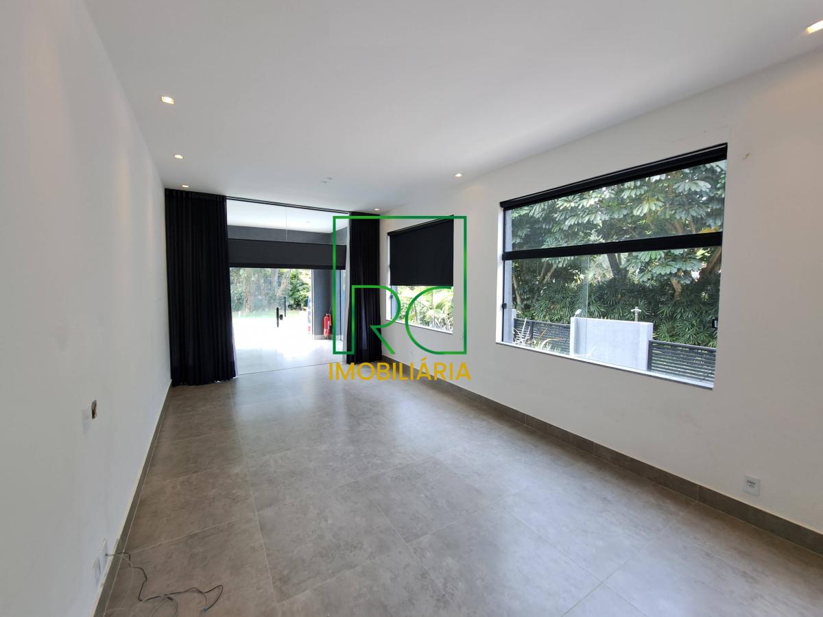 Casa de condomínio para alugar, no Condomínio Arouca em Rio de Janeiro, com 5 quartos, 900m²