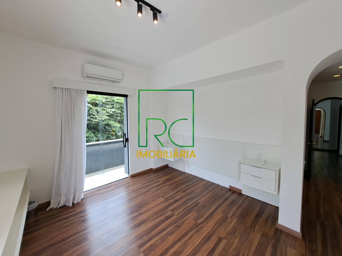 Casa de condomínio para alugar, no Condomínio Arouca em Rio de Janeiro, com 5 quartos, 900m²
