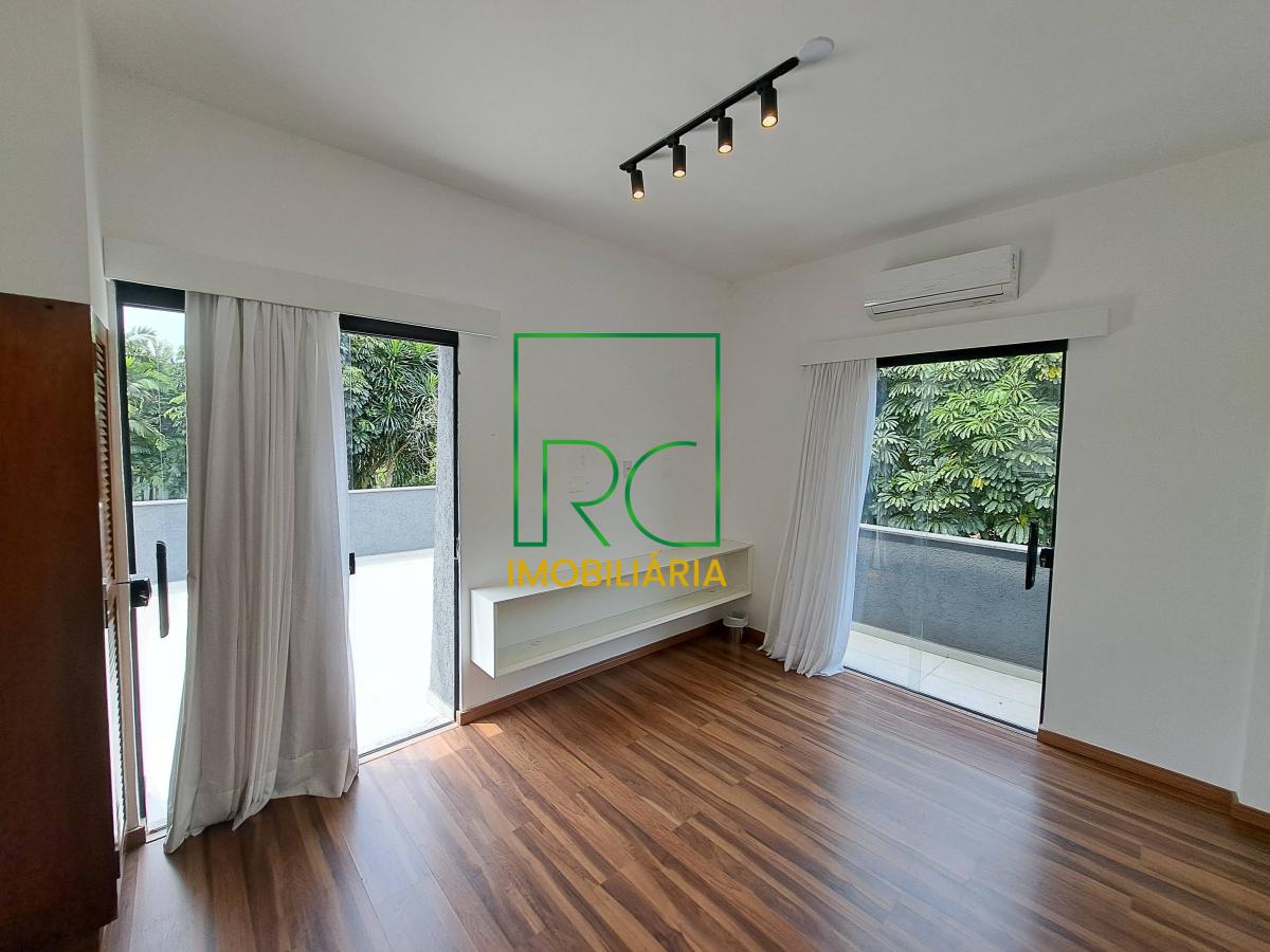 Casa de condomínio para alugar, no Condomínio Arouca em Rio de Janeiro, com 5 quartos, 900m²
