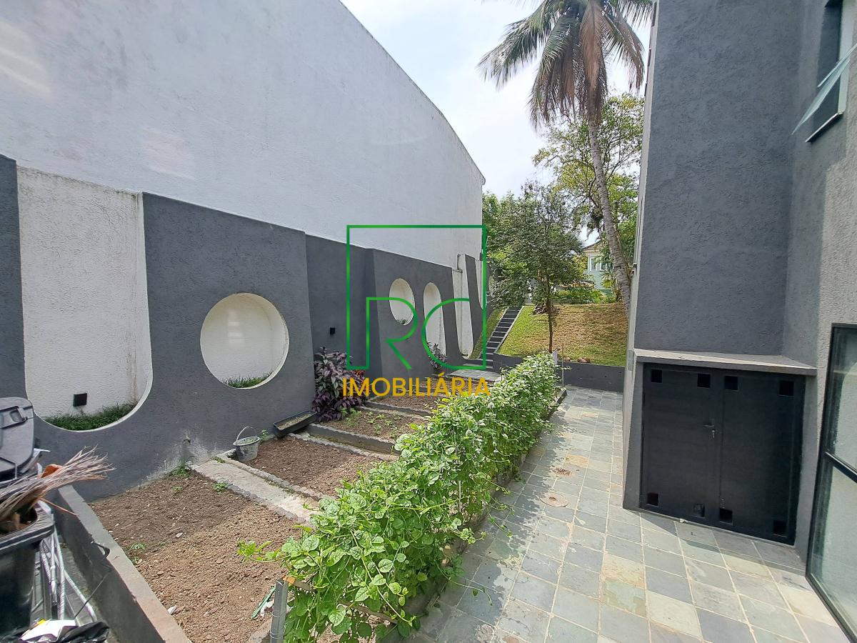 Casa de condomínio para alugar, no Condomínio Arouca em Rio de Janeiro, com 5 quartos, 900m²